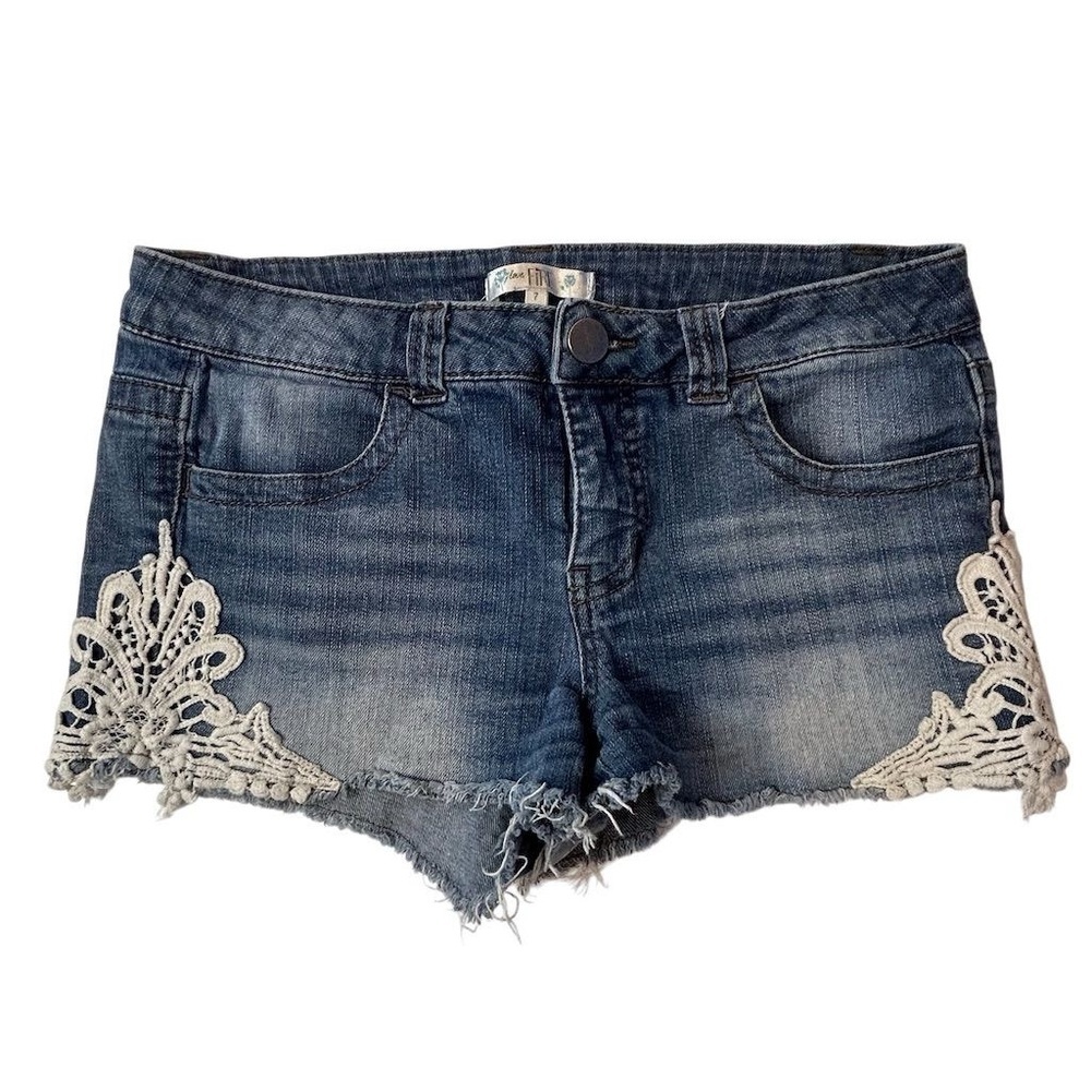 Love Fire Women's Blue Denim Shorts Lace Appliqué Size 7 Casual Summer